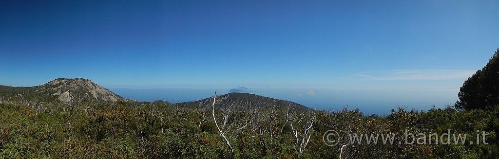 DSCN8752.JPG - Panorama su Monte Chirica e Monte Pilato